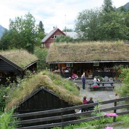 Ullensvang Gjesteheim Hostel Lofthus Exterior photo